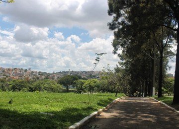 Cemitério da Paz, no bairro Caiçaras, região noroeste de Belo Horizonte -  (crédito: Crédito: Suziaene Brugnara)