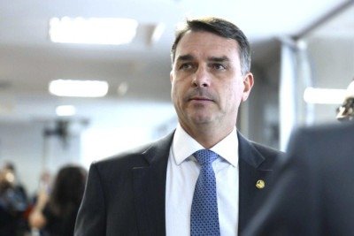 O voo de Flávio Bolsonaro e Rueda para o Rio de Janeiro -  (crédito: Foto: Andressa Anholete/Agência Senado)