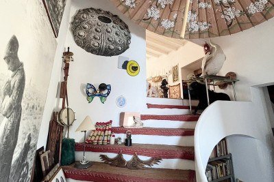 <p>Pelo mundo, locais onde viveram várias personalidades têm portas abertas para que o público possa sentir de perto a vibração da arte que ali nasceu. De Salvador Dalí a Tomie Ohtake, de Pablo Neruda a Portinari, cada casa é um mergulho na alma do criador.</p>
 -  (crédito: reprodução/tripadviser)