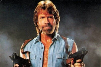 Chuck Norris declarou apoio a Donald Trump nas campanhas de 2016, 2020 e 2024. Tamb&eacute;m disse que a elei&ccedil;&atilde;o de Barack Obama levaria os Estados Unidos a "mil anos de escurid&atilde;o". -  (crédito: Reprodu&ccedil;&atilde;o)
