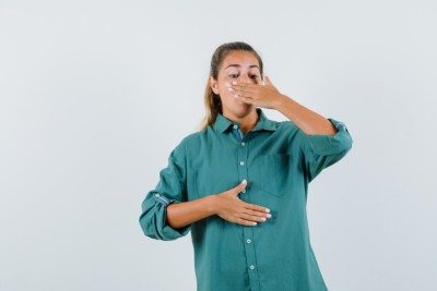 Um esvaziamento gástrico lento favorece a fermentação dos alimentos, e a redução da saliva facilita a proliferação de bactérias -  (crédito: 8photo/FreePik)