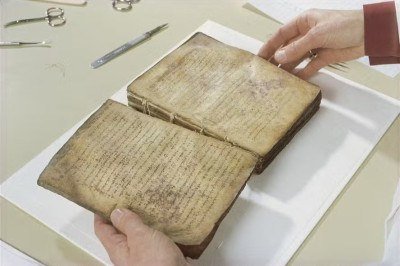 <p>A recente descoberta da folha 123 do Palimpsesto de Arquimedes reacende o interesse pelos pensadores gregos. Esse achado mostra como a matemática e a filosofia da Antiguidade ainda dialogam com a ciência moderna, convidando-nos a revisitar os grandes nomes que moldaram o pensamento ocidental.</p>
 -  (crédito: Divulgação Museu de Belas Artes de Blois/Flickr)