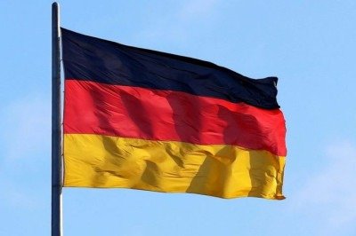 <p>Muitos artistas americanos têm raízes alemãs, herdadas de pais, avós e bisavós que imigraram para o país desde o século XIX. Essa presença se espalhou por vários estados, criando comunidades influentes que mantiveram idioma, costumes e tradições familiares.</p>
 -  (crédito: Mark König Unsplash)