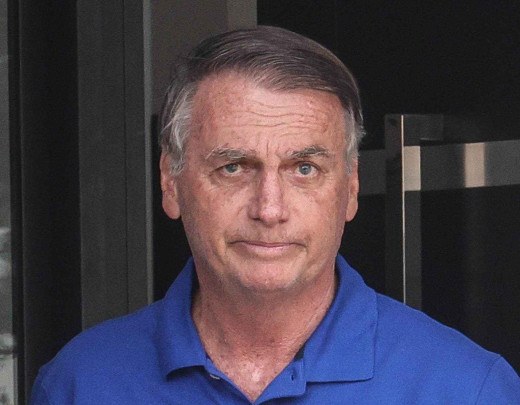 Jair Bolsonaro esteve internado por duas semanas e teve pedido de prisão domiciliar concedido por Alexandre de Moraes - (crédito: Gabriela Biló/Folhapress) Jair Bolsonaro esteve internado por duas semanas e teve pedido de prisão domiciliar concedido por Alexandre de Moraes - (crédito: Gabriela Biló/Folhapress)