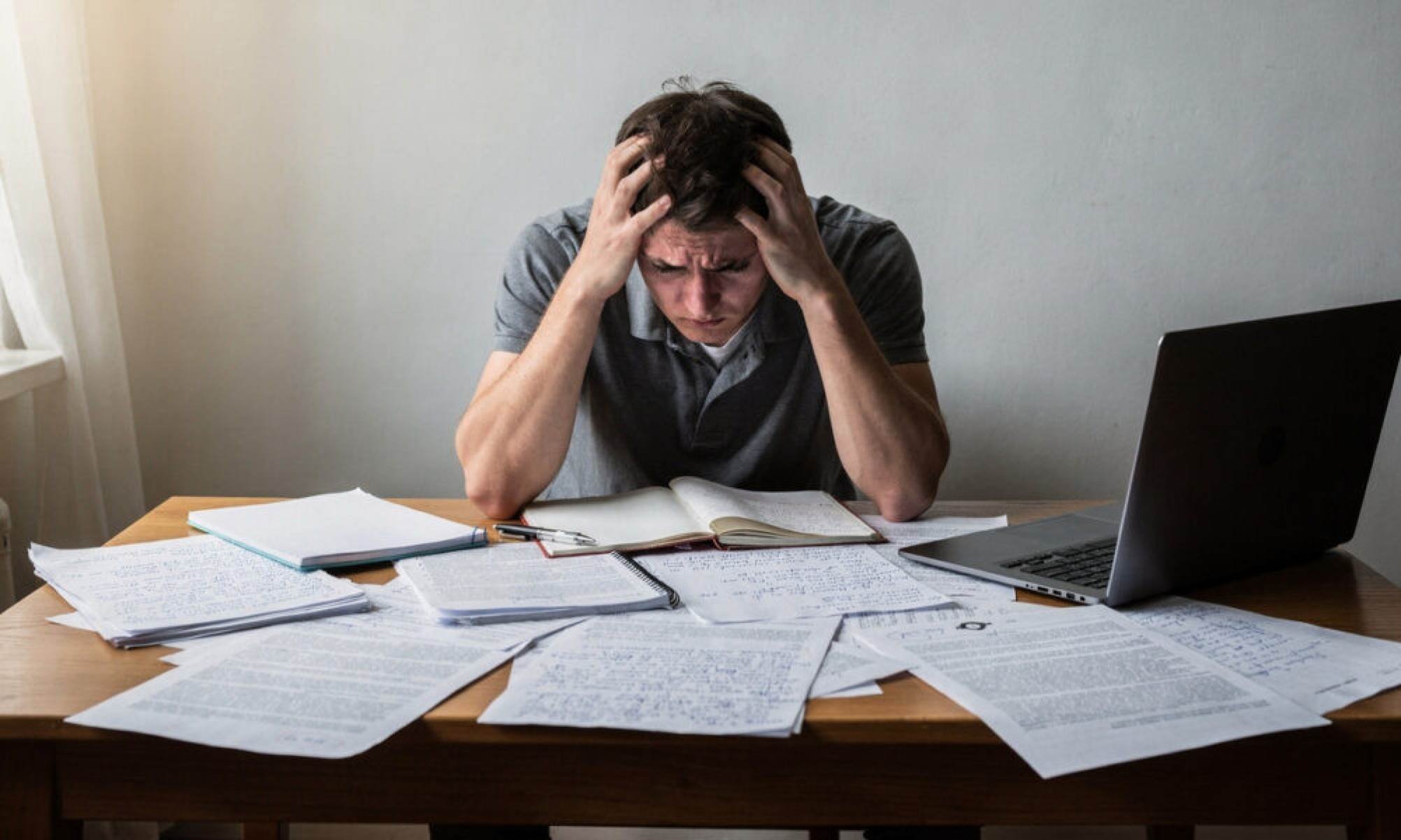 O que a psicologia explica sobre quem sente medo de decepcionar e vive tentando agradar sempre -  (crédito: Tupi)