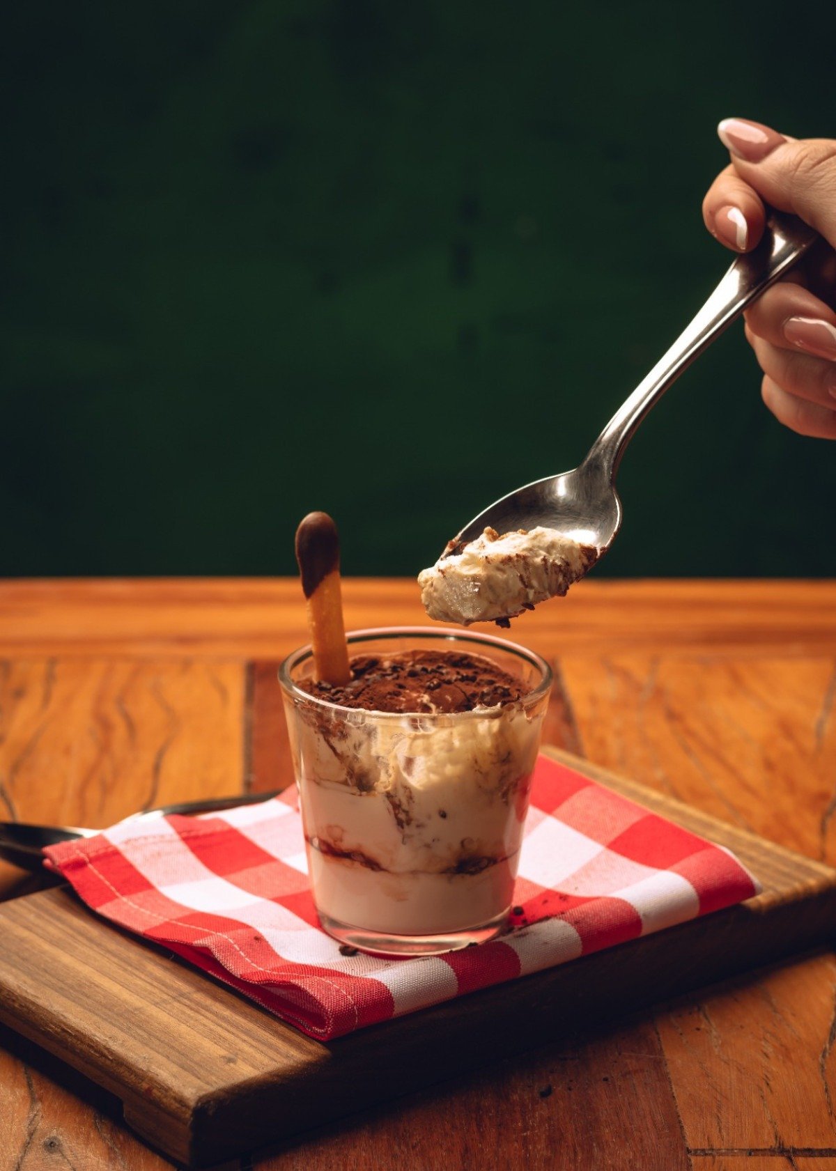 No Nino Cucina, o tiramis&ugrave; leva ganache de chocolate