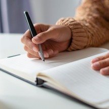 A palavra simples que deve ser escrita com H e muita gente erra -  katemangostar/Freepik