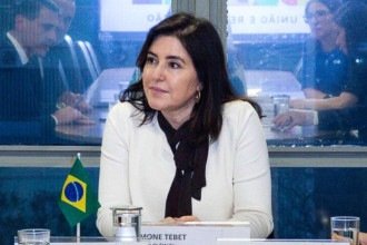Assessor de Trump ataca brasileiras e Tebet dispara: 'Tem que se desculpar'