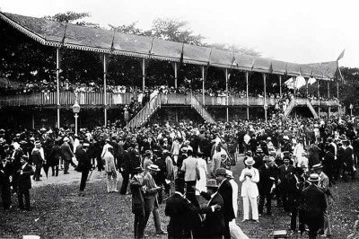<p>O uso de chapéus remonta à Antiguidade, havendo registros em várias culturas. Ao longo da história, diferentes estilos de chapéus surgiram e caíram em desuso, refletindo moda, hábitos regionais e clima. Veja alguns marcantes.</p>
 -  (crédito:  Domínio Público/Autor desconhecido)