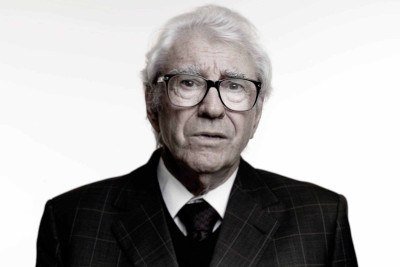 Juca de Oliveira como Napoleão, na peça 'Os experientes' -  (crédito: Jairo Goldflus/TV Globo/Divulgação )