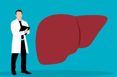<p>Doenças do fígado podem causar complicações graves como cirrose, falência hepática, hipertensão portal, ascite e câncer. Além disso, manifestações externas como icterícia (amarelamento da pele e olhos), urina escurecida, inchaço abdominal e dor no lado direito do abdome são sinais de alerta.</p>
 -  (crédito: Pixabay)