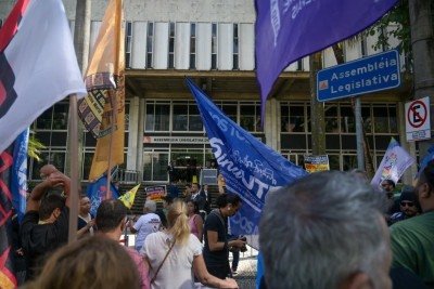 Manifestantes em frente à ALMG -  (crédito: Leandro Couri/EM/D.A. Press)