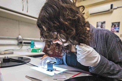 O Laboratório Universitário de Preservação de Arquivos e Acervos Audiovisuais trabalha para catalogar 300 filmes, produzidos em 16mm, 35mm e Super-8 -  (crédito: Guilherme Simões/divulgação)