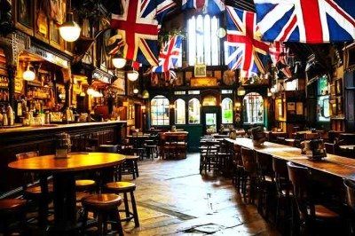 <p>Na <span class='hover:entity-accent entity-underline inline cursor-pointer align-baseline'><span class='whitespace-normal'>Inglaterra</span></span>, a cultura dos pubs é bastante enraizada e continua sendo uma parte importante da vida social. Estima-se que existam cerca de 40 mil estabelecimentos no país, número que pode variar ao longo dos anos. Mais do que simples bares, os pubs funcionam como espaços de convivência, onde as pessoas se reúnem para conversar, compartilhar experiências e fort -  (crédito: Divulgação)