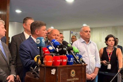 Carlos Viana em entrevista coletiva -  (crédito: Alícia Bernardes/CB/D.A. Press)