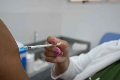 Minas gerais recebeu 640 mil doses no primeiro lote do imunizante, que já está sendo distribuído aos municípios. No estado, dia d da vacinação será o 11 de abril

 -  (crédito: lEANDRO COURI/em/d.a PRESS - 21/5/25)