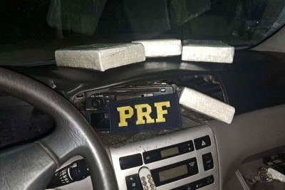 De acordo com a PRF, o entorpecente teria como destino Juiz de Fora, na Zona da Mata -  (crédito: PRF/Reprodução)