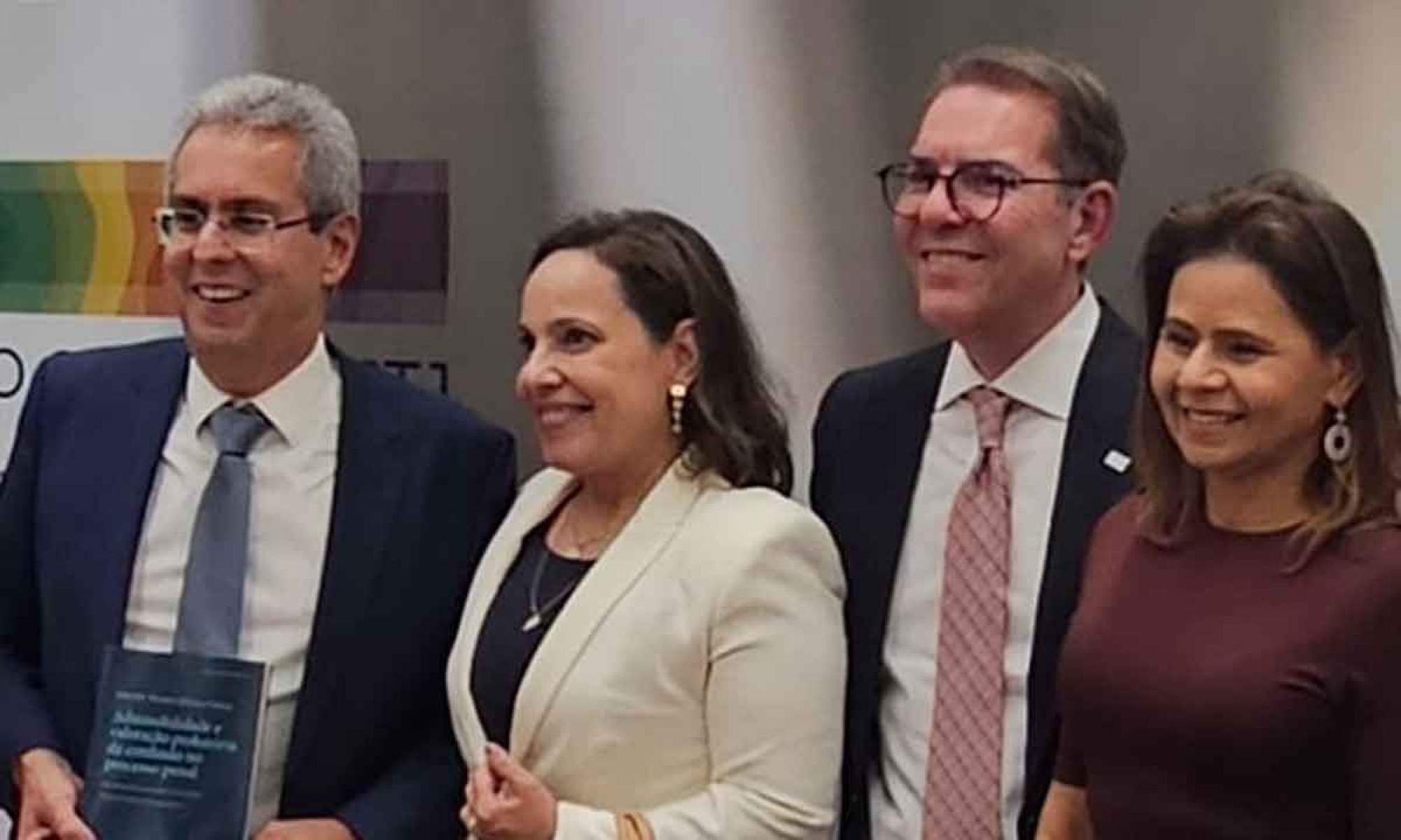 Ministro Gurgel de Faria, com Adriana e o autor ministro Marcelo Navarro, com Ariadnam