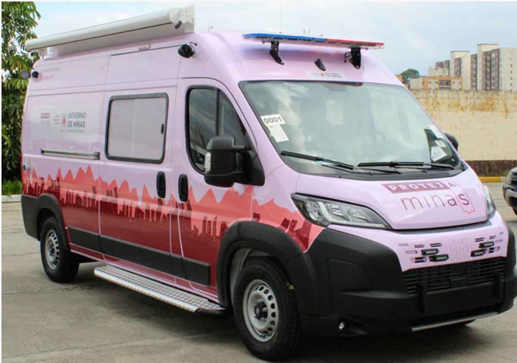 Unidade M&oacute;vel de combate a criminalidade contra as mulheres) 