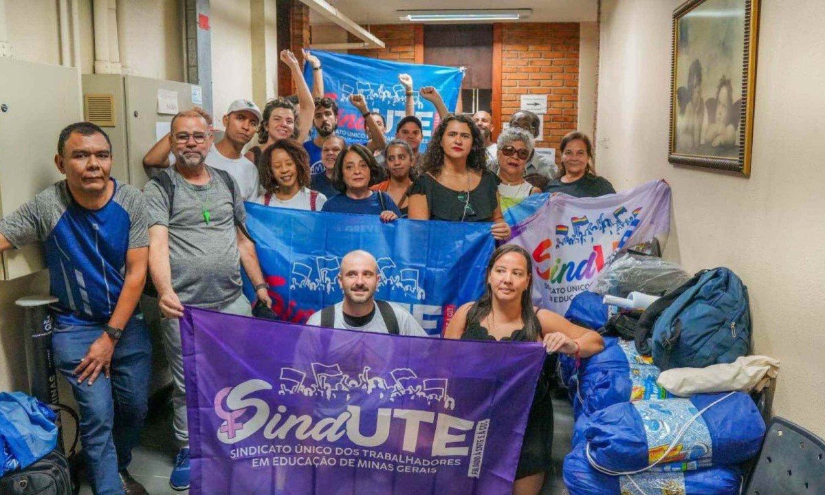 Manifestantes ocupam o interior da SRE, sem comprometer o funcionamento da unidade