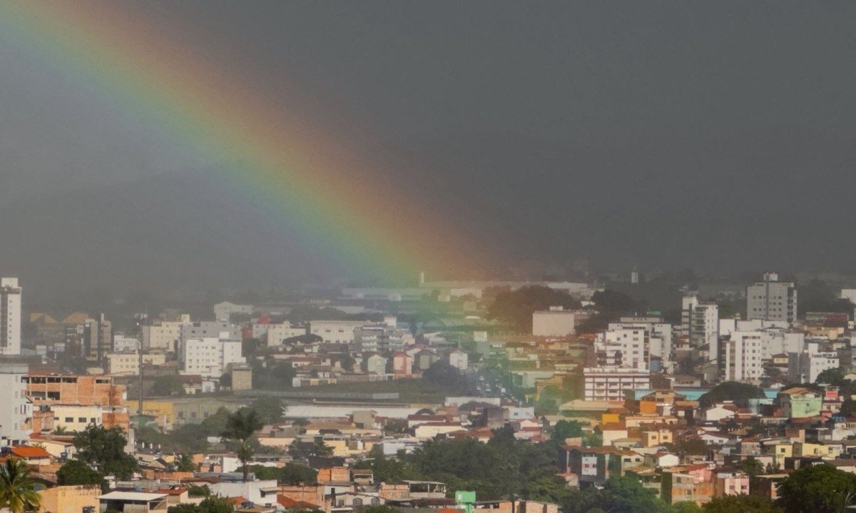 Cidade na Regi&atilde;o Metropolitana de Belo Horizonte est&aacute; em alerta para pancadas de chuva, segundo Defesa Civil municipal  