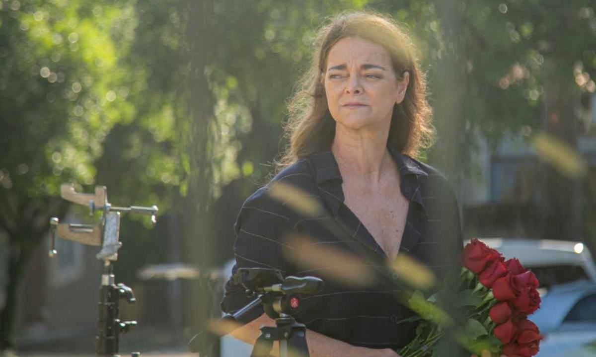 In&ecirc;s Peixoto, atriz do Grupo Galp&atilde;o, interpreta Eva Nil adulta e a m&atilde;e da atriz que viveu em Cataguases