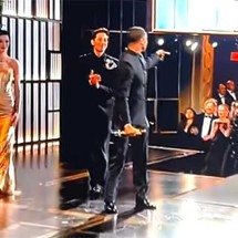 Michael B. Jordan demonstra afeto por Jesse Plemons no Oscar; veja outras amizades no cinema -  Reprodução do Youtube Canal @PreviouslyOnTeenTV