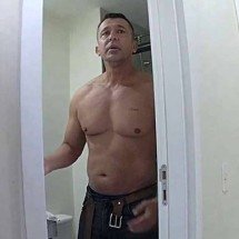 Tenente-coronel tentou beijar PM casada e mandou ela tirar câmera corporal, diz documento - Reprodução