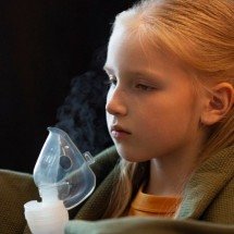 Transição para o outono aumenta crises respiratórias em crianças - Freepik