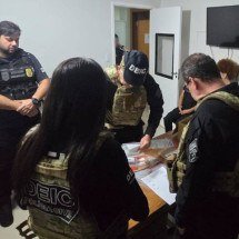 Quadrilha é presa por usar perfil fake de prostituição para dar golpes - PCMG/Reprodução