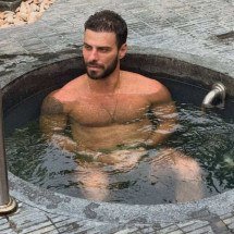 Ator Lucas Malvacini sofre ataque de ácaros e vai parar em hospital - Redes sociais