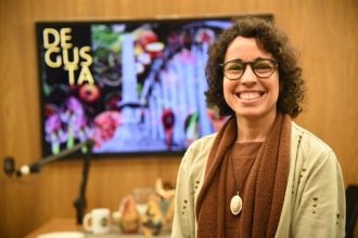 'O chocolate está no dia a dia de todo mundo, nas vitrines, na mesa, nos desejos, mas a gente não é convidado a pensar como que ele é feito', diz Luiza Santiago, fundadora da Kalapa -  (crédito: Gladyston Rodrigues/EM/D.A Press)