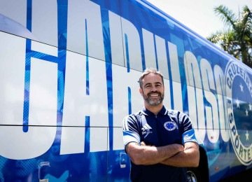 Novo comandante da Raposa, Artur Jorge desembarcou em BH nesta segunda-feira -  (crédito: Gladyston Rodrigues/EM/D.A Press)