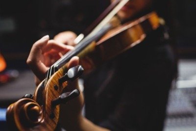 Jovens brasileiros demonstram forte engajamento com a m&uacute;sica cl&aacute;ssica, apontam pesquisas -  (crédito: FreePik)