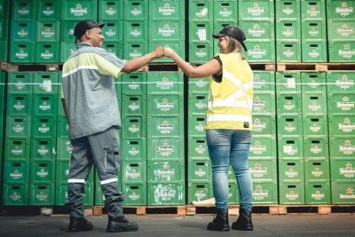 Colaboradores do Grupo Heineken em momento de integra&ccedil;&atilde;o, refor&ccedil;ando as a&ccedil;&otilde;es da empresa para a sa&uacute;de mental e bem-estar no trabalho. -  (crédito: Grupo HEINEKEN/Divulga&ccedil;&atilde;o)