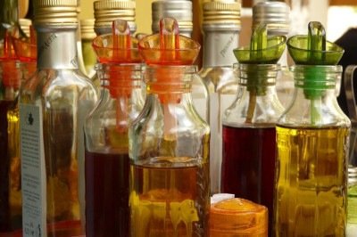 O vinagre é um produto que tem múltiplas utilidades em diversos segmentos. Um líquido ácido obtido a partir da fermentação de álcool por bactérias do gênero Acetobacter, que o transformam em ácido acético.  -  (crédito: Pixabay)