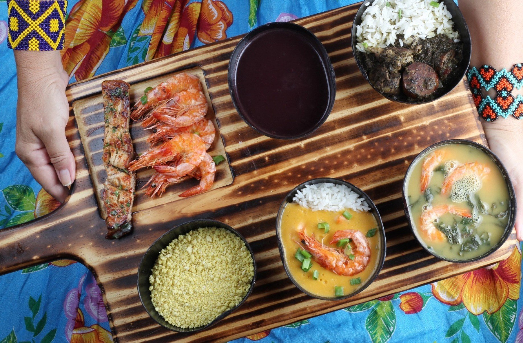 Pescados na Brasa: menu degusta&ccedil;&atilde;o com tacac&aacute;, mani&ccedil;oba, vatap&aacute;, a&ccedil;a&iacute;, farinha d&rsquo;&aacute;gua, camar&atilde;o seco e tambaqui 