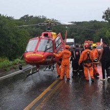 Sargento da PM e motorista morrem em acidente na MGC 135, em Mirabela - Corpo de Bombeiros/divulgação