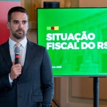Eduardo Leite tenta viabilizar candidatura de fora para dentro do PSD
