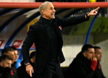 O ex-lateral Sylvinho tenta levar a Albânia à primeira Copa do Mundo de sua história -  (crédito: Matthieu RONDEL / AFP – 13/11/2025)