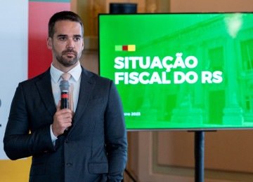 A aposta de Eduardo Leite é de alto risco: ocupar um espaço político que existe mais como potencial do que como realidade concreta, imaginário por causa da rejeição de Lula e de Flávio Bolsonar -  (crédito: Maurício Tonetto/Palácio Piratini – 4/2/23)