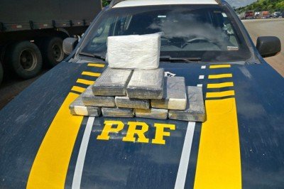 10 kg de drogas foram apreendidas na ação da Polícia Rodoviária Federal  -  (crédito: PRF / Reprodução )