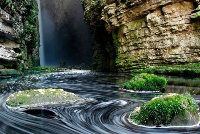 As chapadas brasileiras reúnem cachoeiras, rios, grutas e trilhas, sendo destinos imperdíveis para  pessoas que gostam de estar em meio à natureza. - 
