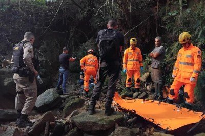 Corpo foi encontrado pelo Corpo de Bombeiros na tarde desta quarta-feira (25) -  (crédito: CBMMG)