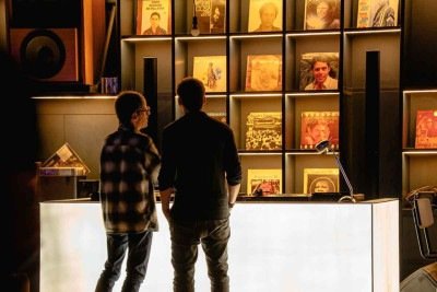 A dupla SaFa DJ, formada por Sandra e Fausto, abre a série Projetos Especiais Ototoi

 -  (crédito: Julia Brendas/Divulgação)