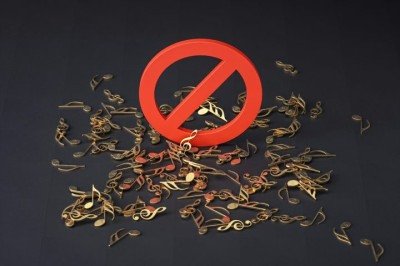 O conceito de domÃ­nio pÃºblico estabelece o momento em que uma obra intelectual deixa de ser propriedade exclusiva de seus herdeiros ou detentores de direitos e passa a integrar o patrimÃŽnio cultural comum, permitindo o livre uso, adaptaÃ§Ã£o e reproduÃ§Ã£o. -  (crédito: ???? Yumu/Unsplash)