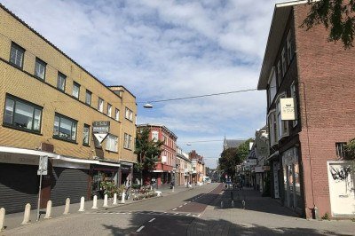 A cidade de Zwolle, na Holanda, inovou criando a primeira rua do mundo feita inteiramente de plástico reciclado, como uma alternativa ecológica ao asfalto. -  (crédito: Wikimedia Commons/WaltieD)