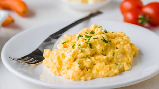 Ovos mexidos cremosos: a t&eacute;cnica do fogo baixo &eacute; o segredo para a textura aveludada como de hotel -  (crédito: iStock)