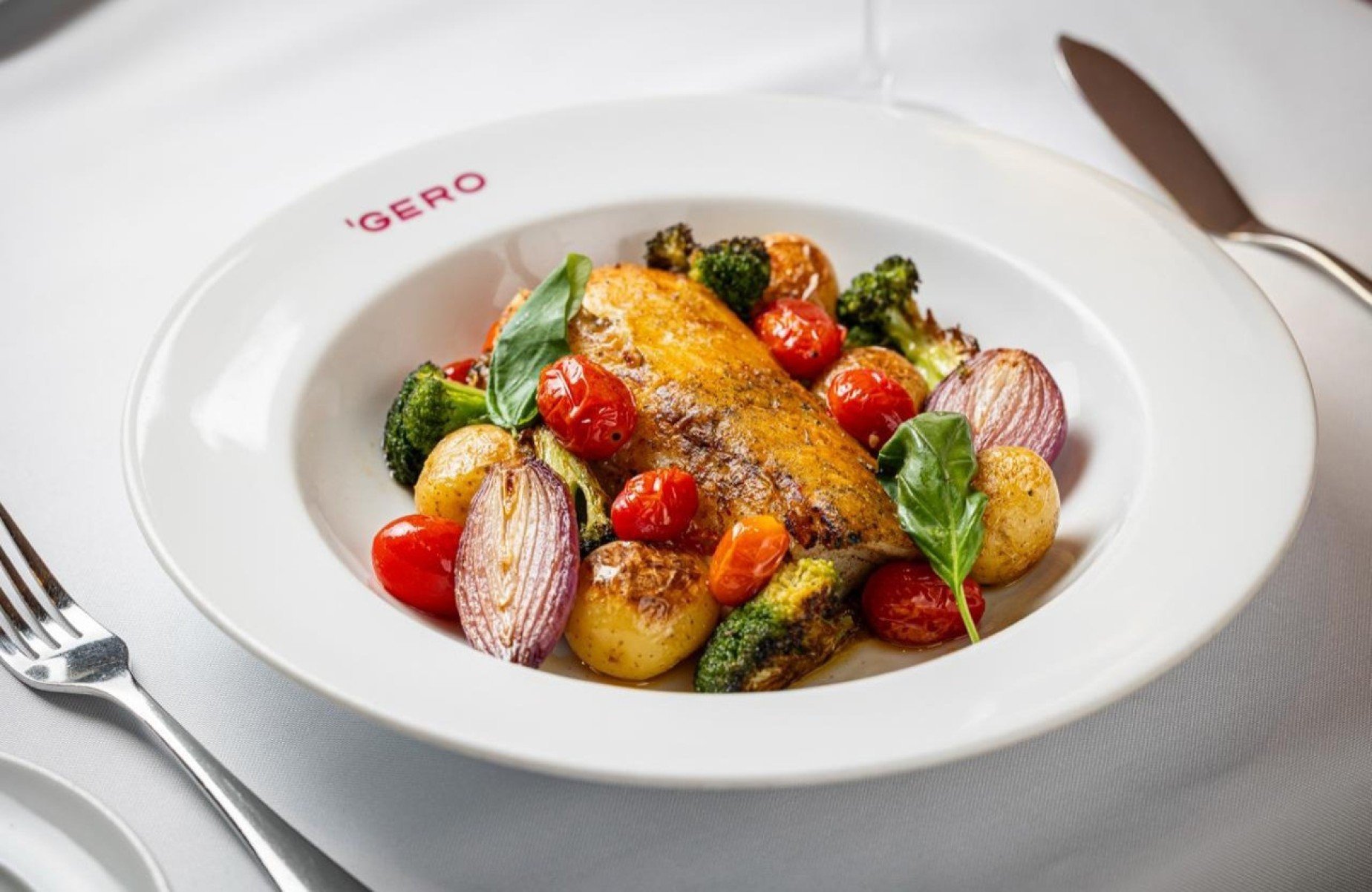 No prato especial da P&aacute;scoa do gero, o peixe &eacute; acompanhado de legumes