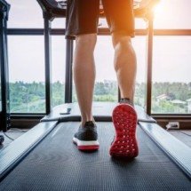 Dor, queimação e câimbra ao caminhar; saiba o que é e como aliviar sintomas - Tawatchai07/Freepik